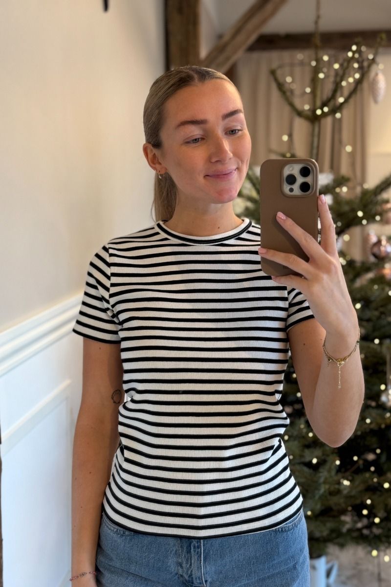 JDY - T-shirt - Jdy Solar S/S O Neck Top - Cloud Dancer/black