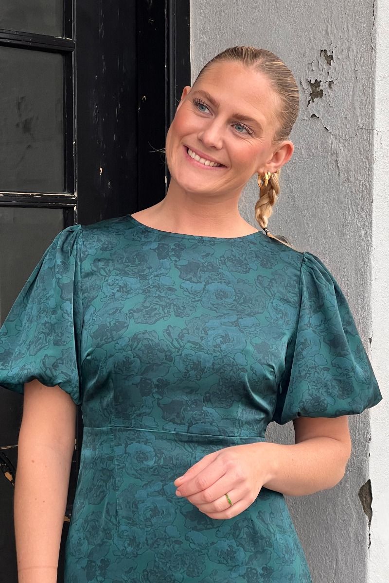 Loved by Lykke - Kjole - Mille SS Dress - Petrol Flower