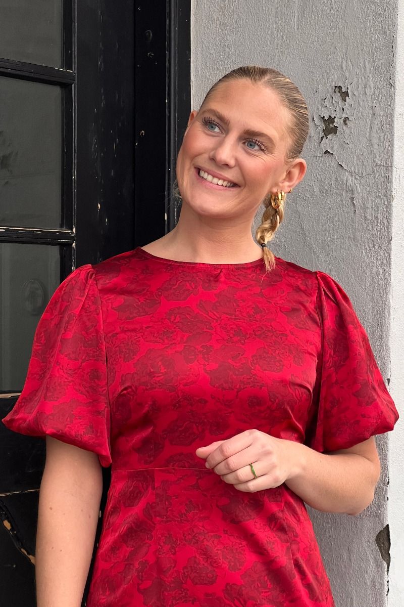 Loved by Lykke - Kjole - Mille SS Dress - Red Flower