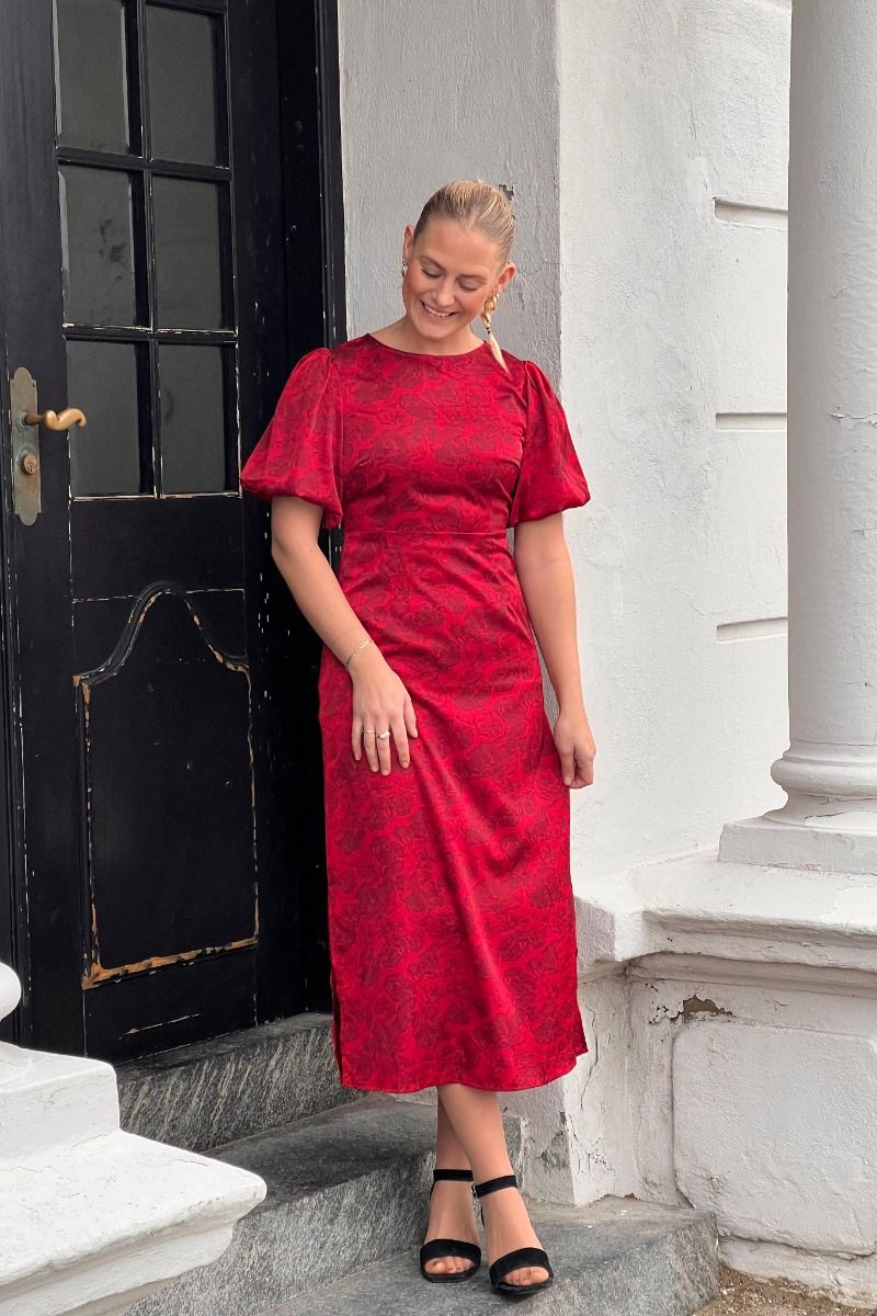 Loved by Lykke - Kjole - Mille SS Dress - Red Flower