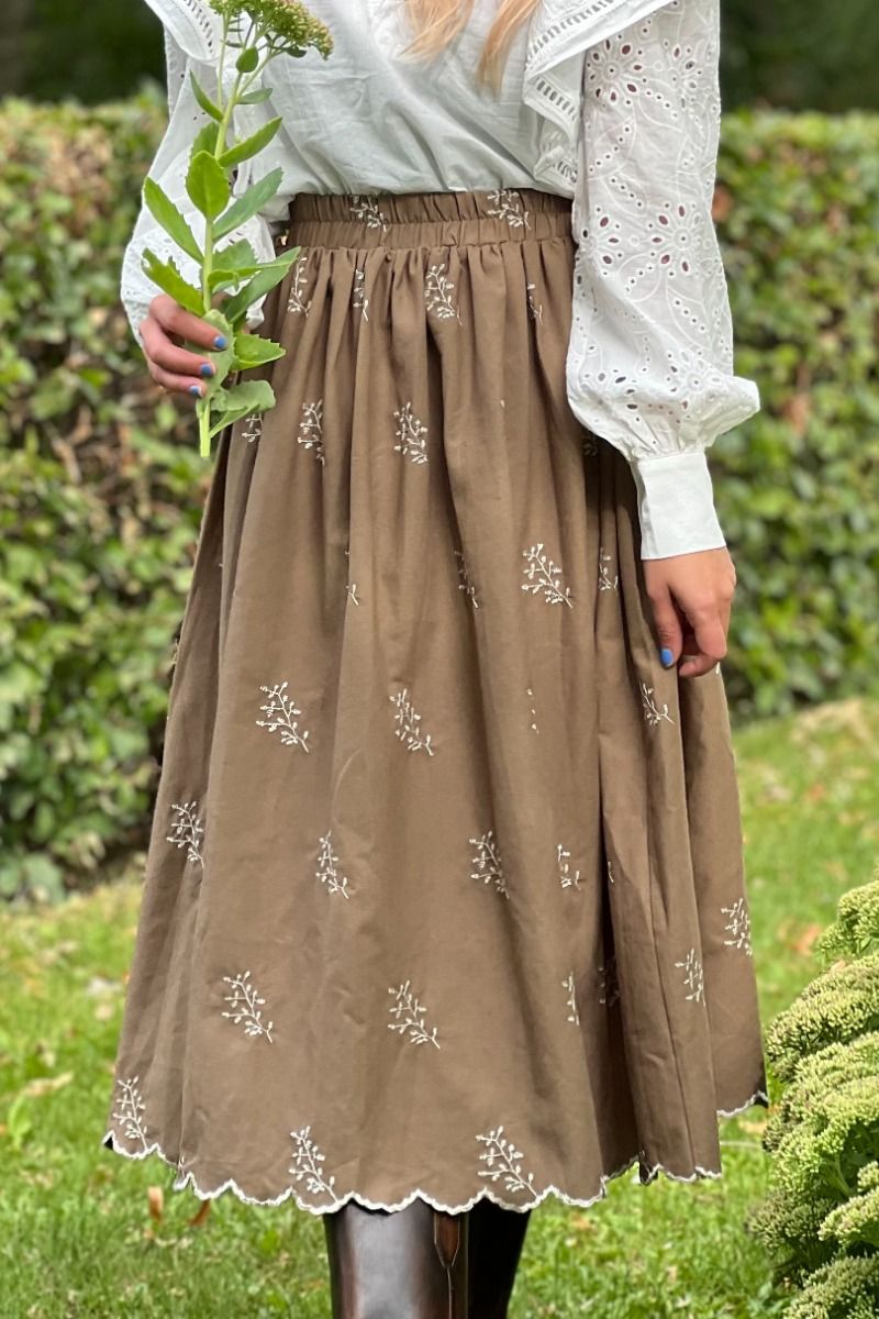 Loved by Lykke - Nederdel - LY Marie Skirt - Army Embroidery