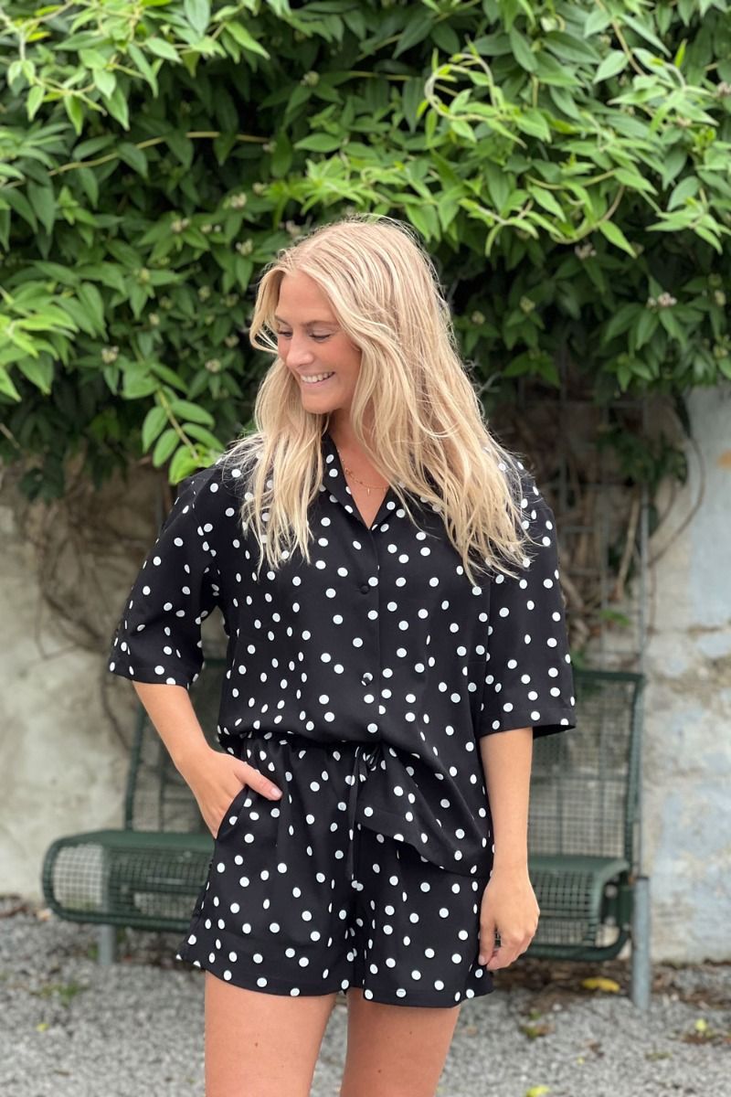 Loved by Lykke - Shorts - LY Smilla Shorts - Black w/White Dots