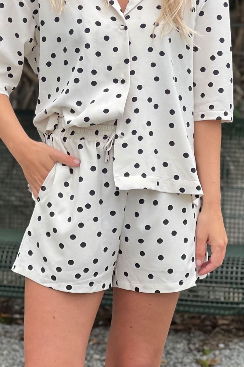 Loved by Lykke - Shorts - LY Smilla Shorts - Créme w/Black Dots
