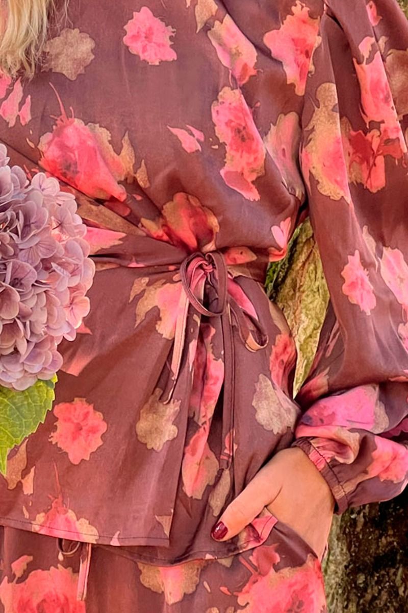 Loved by Lykke - Bluse - Tilde Blouse - Brown Flower