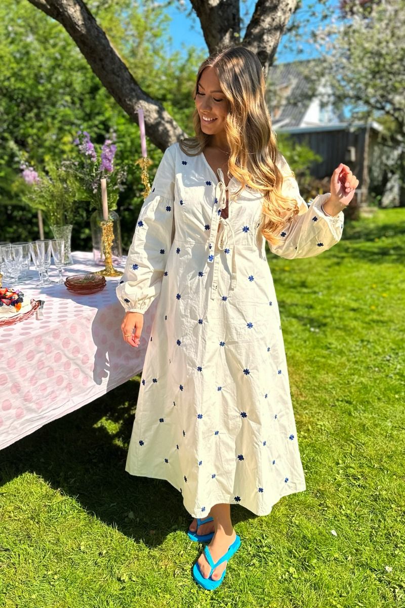 Loved by Lykke - Kjole - Luna LS Dress - Flower Off White