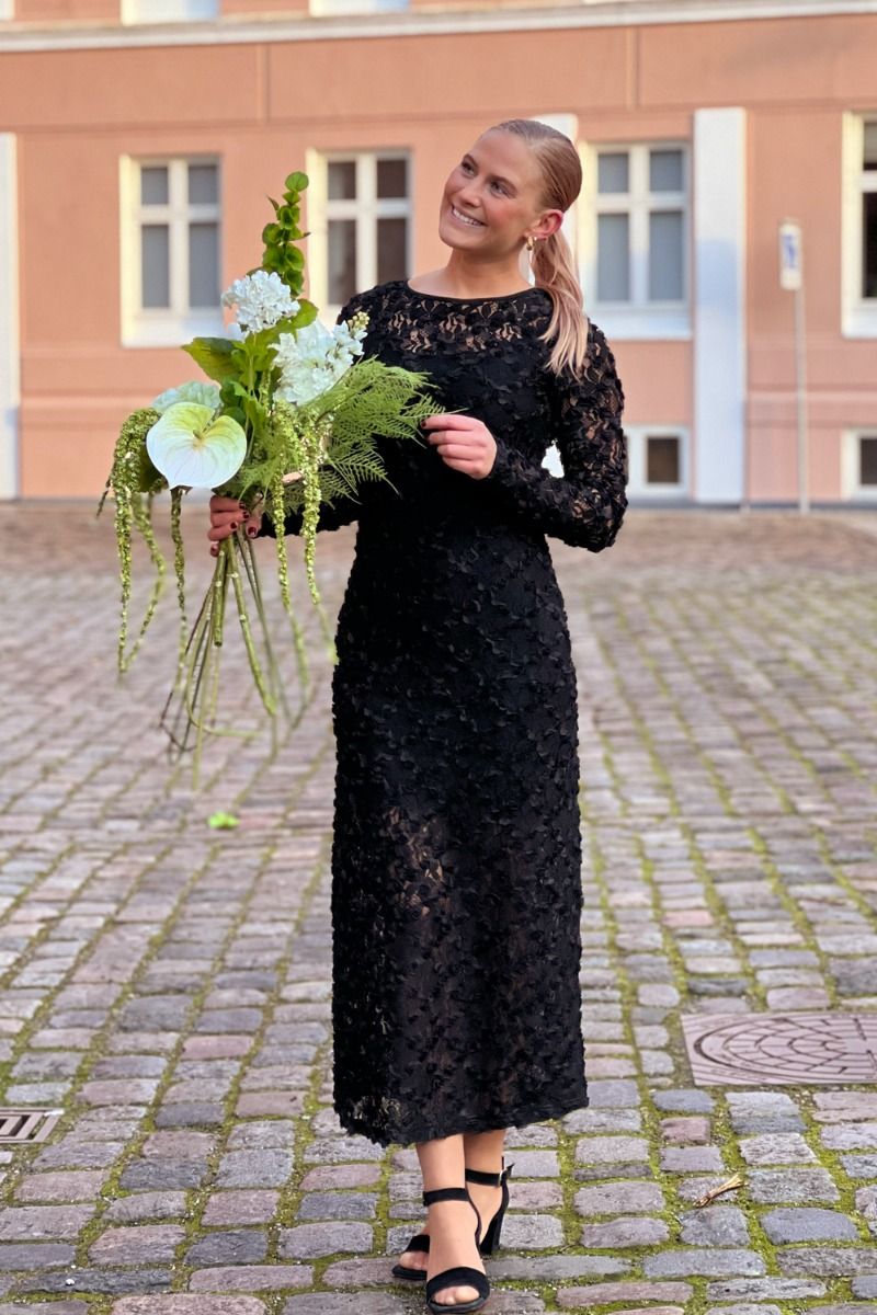 Loved by Lykke - Kjole - LY Flowerly Dress - Black