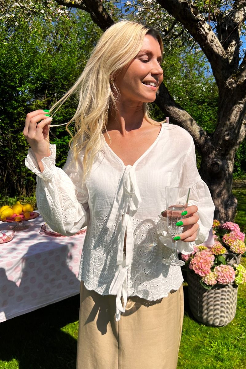 Loved by Lykke - Bluse - Neel LS Shirt - White