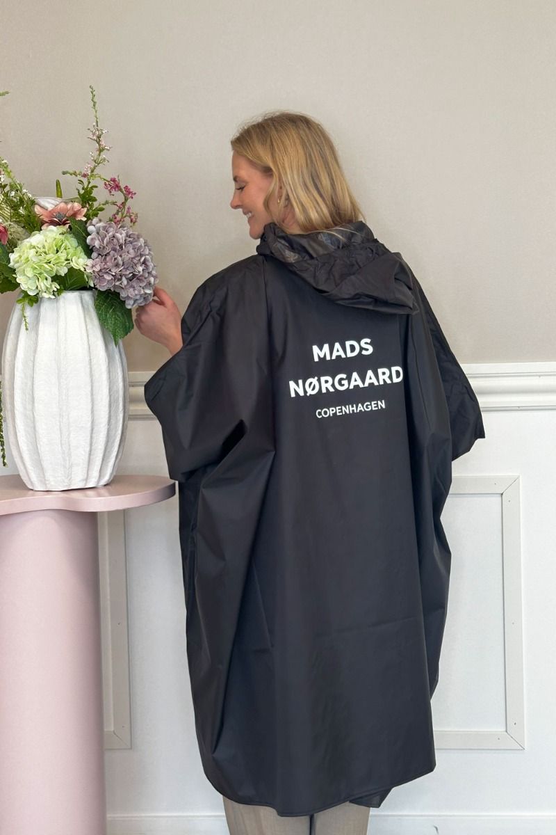 Mads Nørgaard - Regnslag - Rainy Scape Cape - Black
