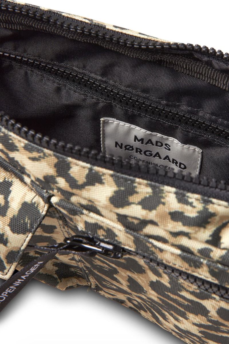 Mads Nørgaard - Taske - Bel One Art Cappa Bag - Leo AOP/Black