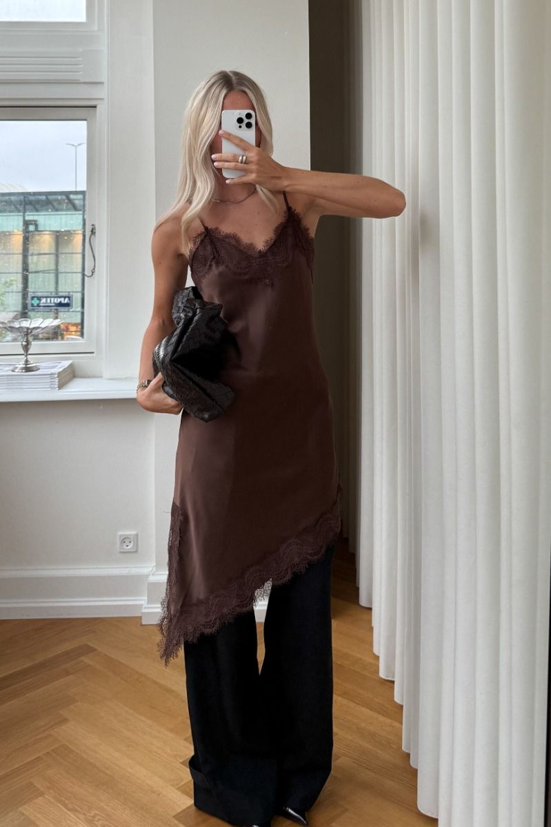 Noella - Kjole - N-Merlie Dress - Chocolate