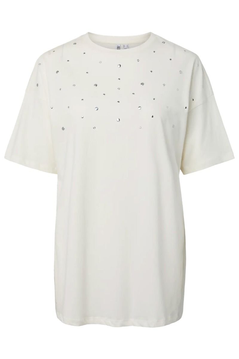 Pieces - T-shirt - Skylar SS OS Detail Tee - Cloud Dancer/Rhinestone/Studs