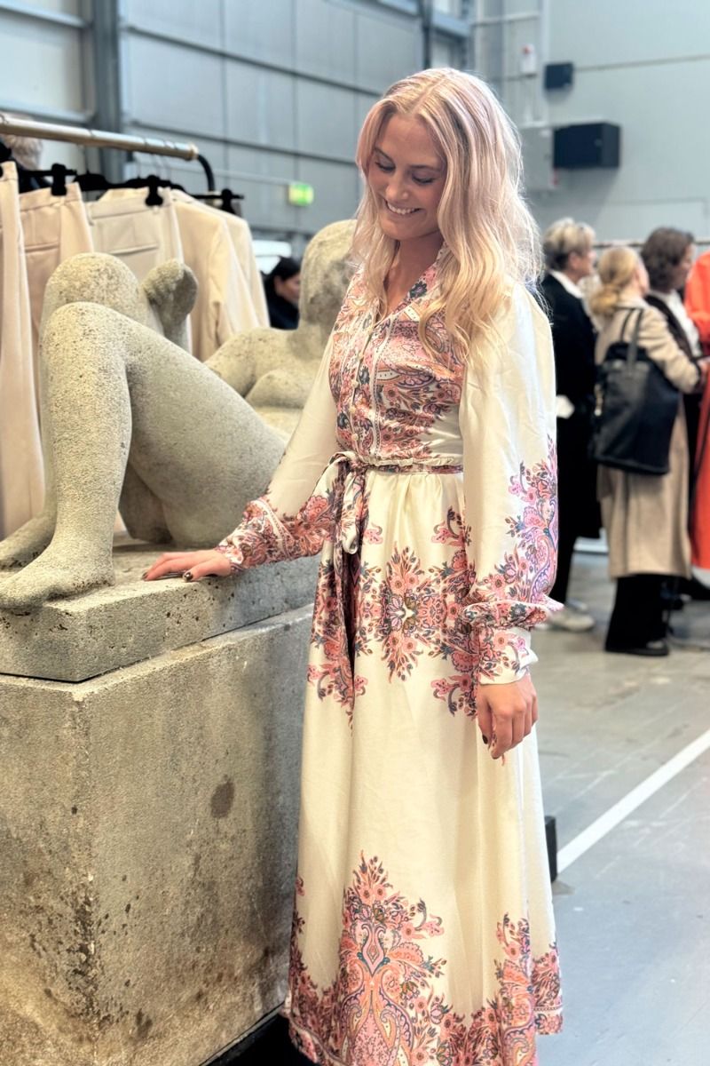 Neo Noir - Kjole - Nova Paisley Border Dress - Light Pink