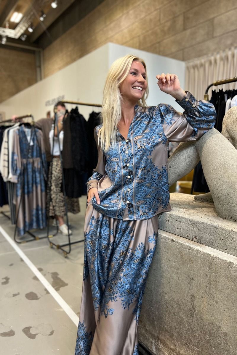 Neo Noir - Skjorte - Massima Paisley Border Blouse - Blue