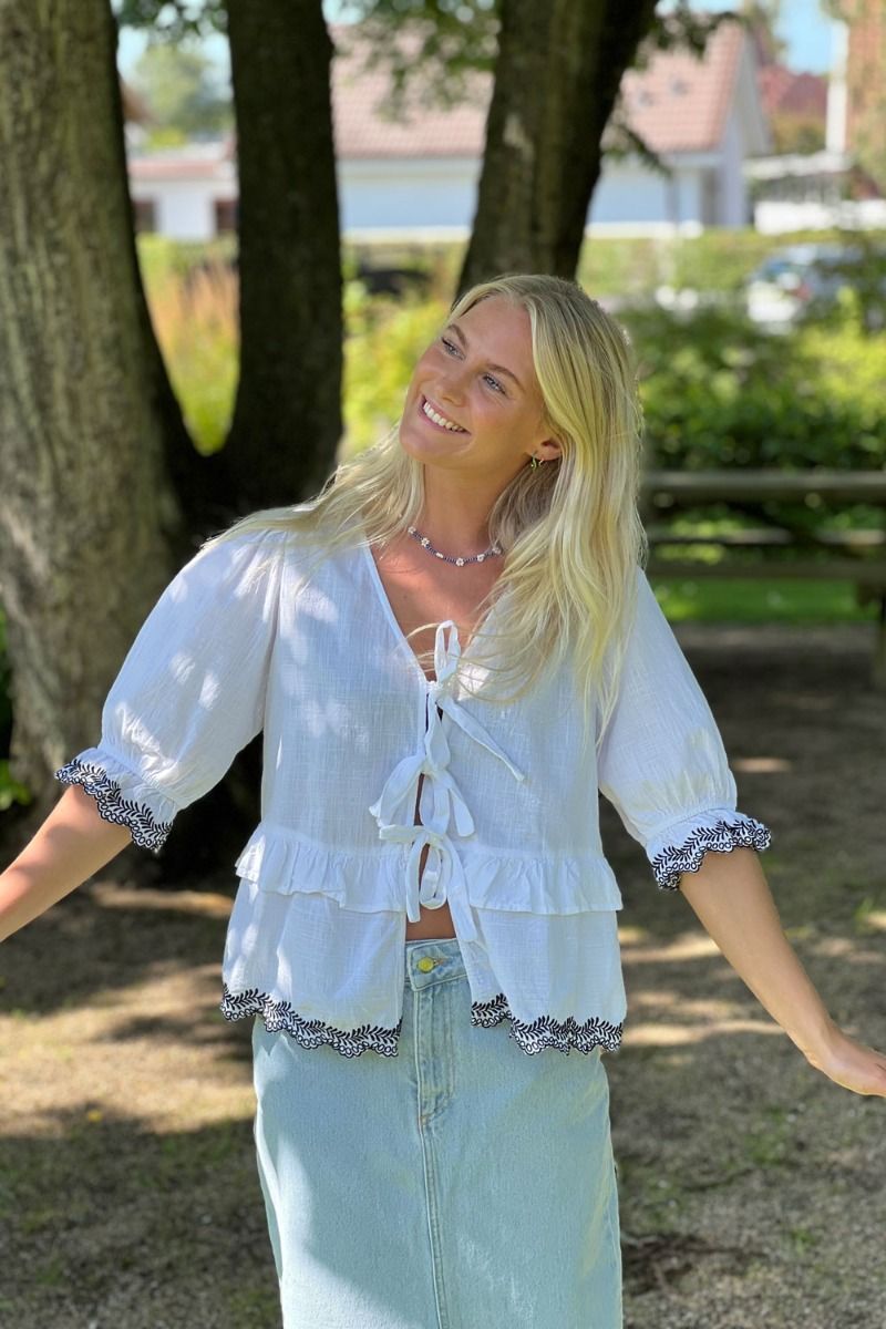 Neo Noir - Top - Raya Embroidery Blouse - White/Black