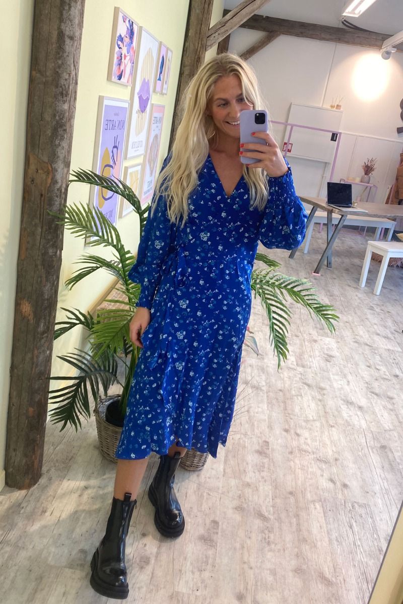 Neo Noir - Kjole - Eva Floral Satin Dress - Blue