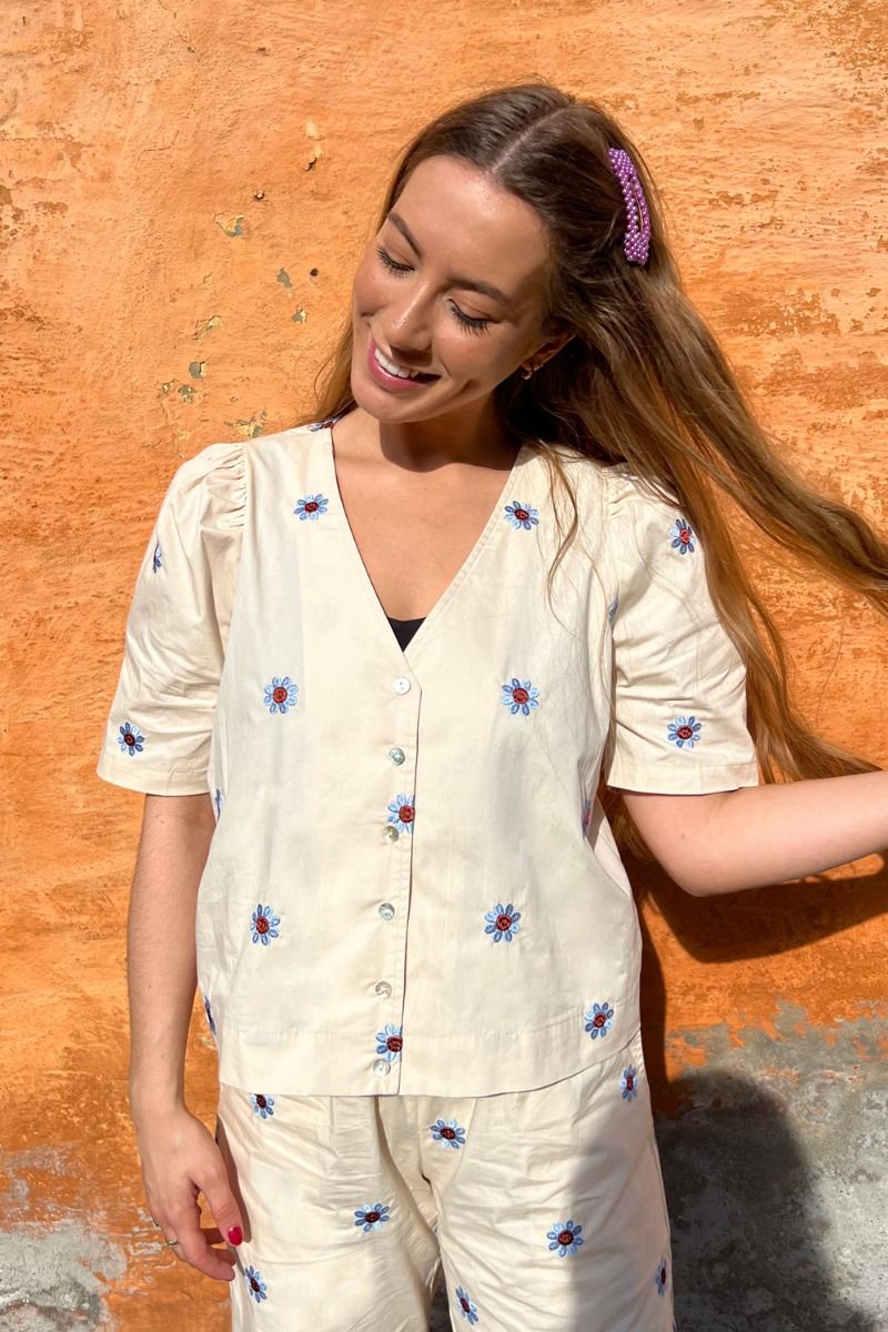 Neo Noir - Bluse - Olivia Deco Flower - Sand