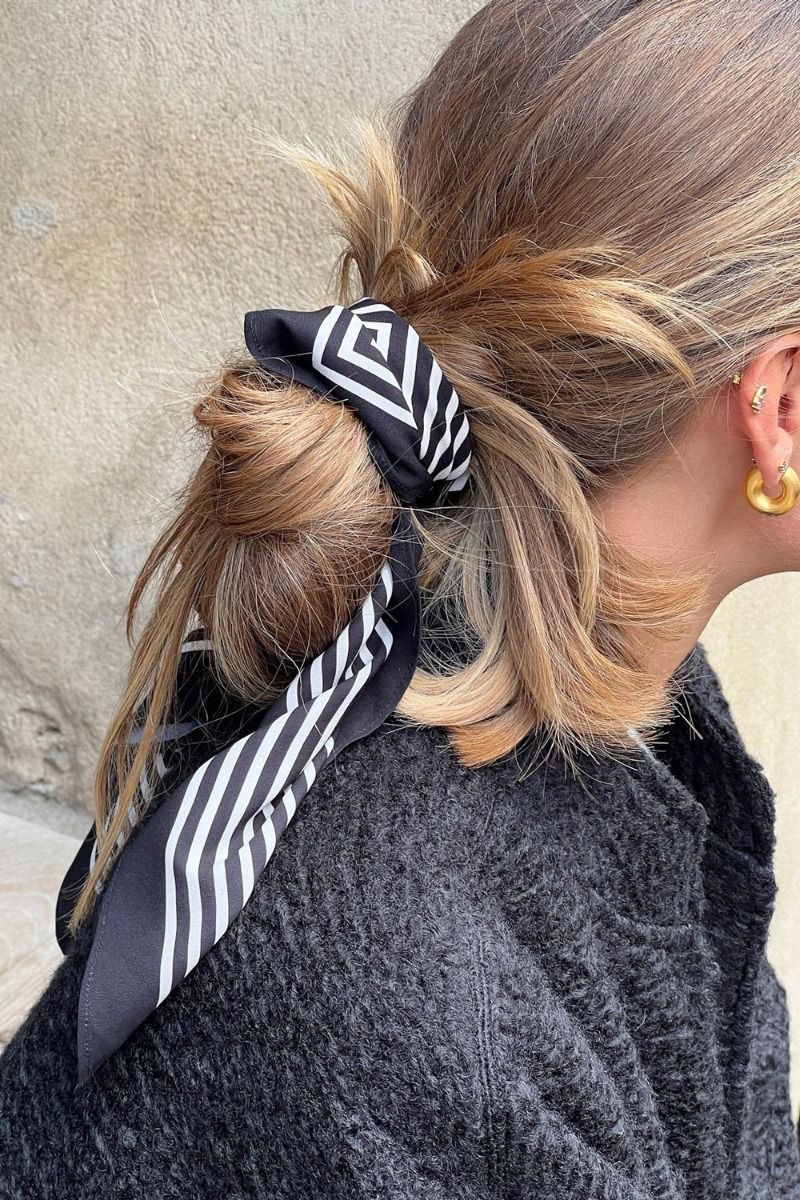 Neo Noir - Tørklæde - Judy Line Scarf Small - Black