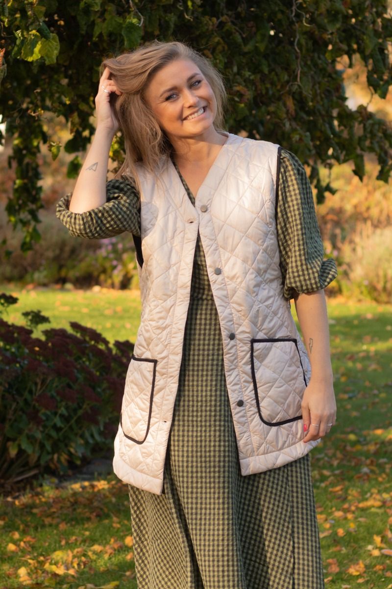 Noella - Vest - Sava Quilt Waistcoat - Sand/Black Piping