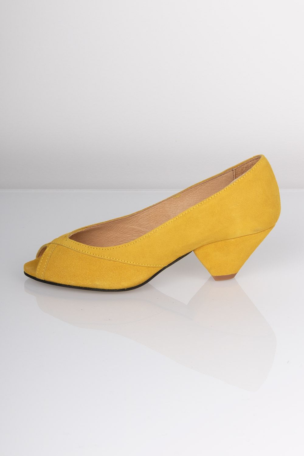 Pavement - Sandal - Zoey - Yellow Suede