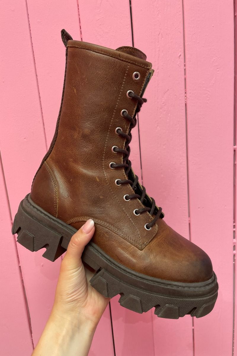 Pavement - Støvler - Antonella Nubuck - Brown Leather 