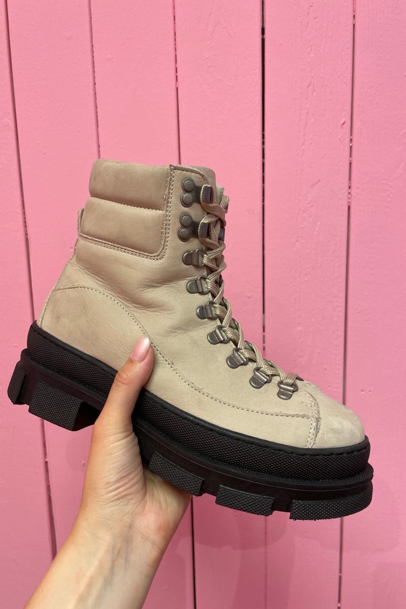 Pavement - Støvler - Logan Nubuck - Wool - Nude Nubuck