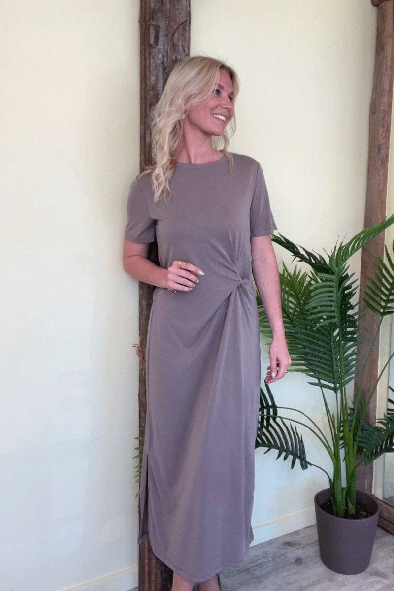 Pieces - Kjole - PC Anora SS O-neck Midi Knot Dress - Coca Mocha