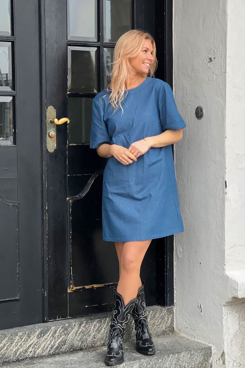 Pieces - Kjole - PC Dove SS O-Neck Bow Short Dress - Medium Blue Denim