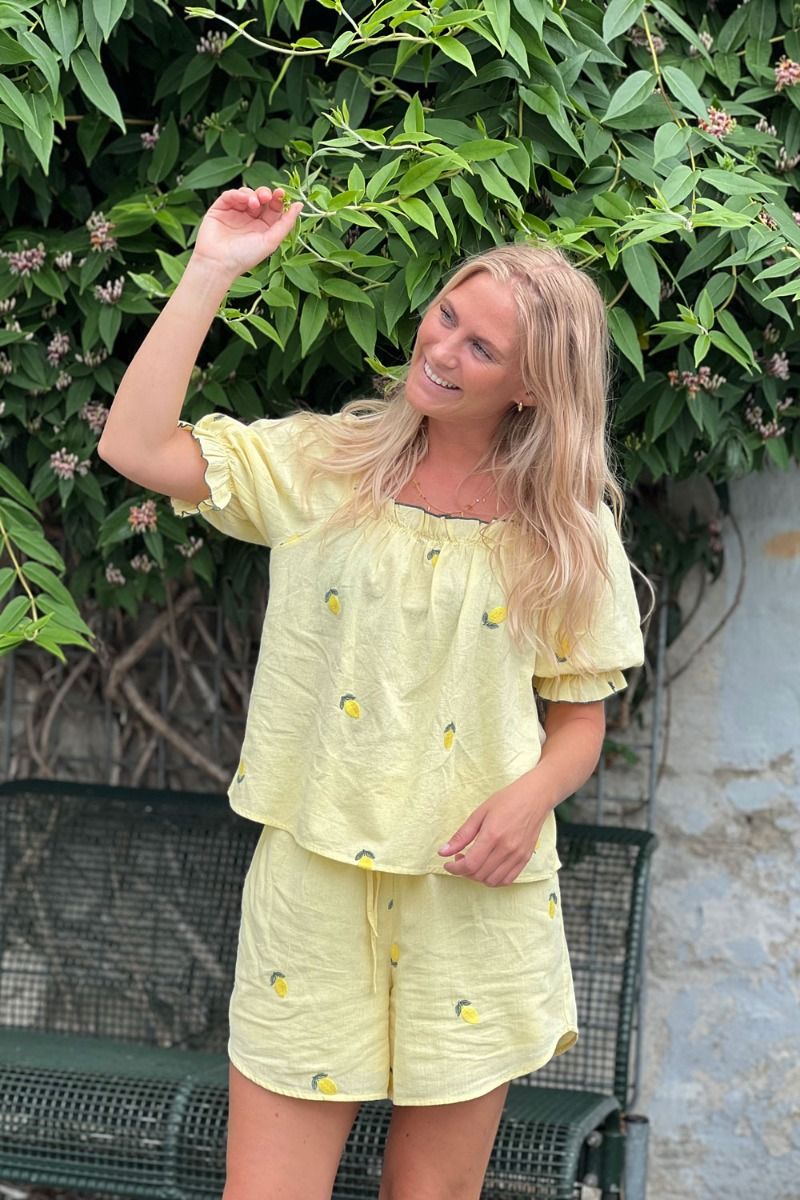 Pieces - Top - PC Selena SS Square Neck Top - Pale Banana Lemons