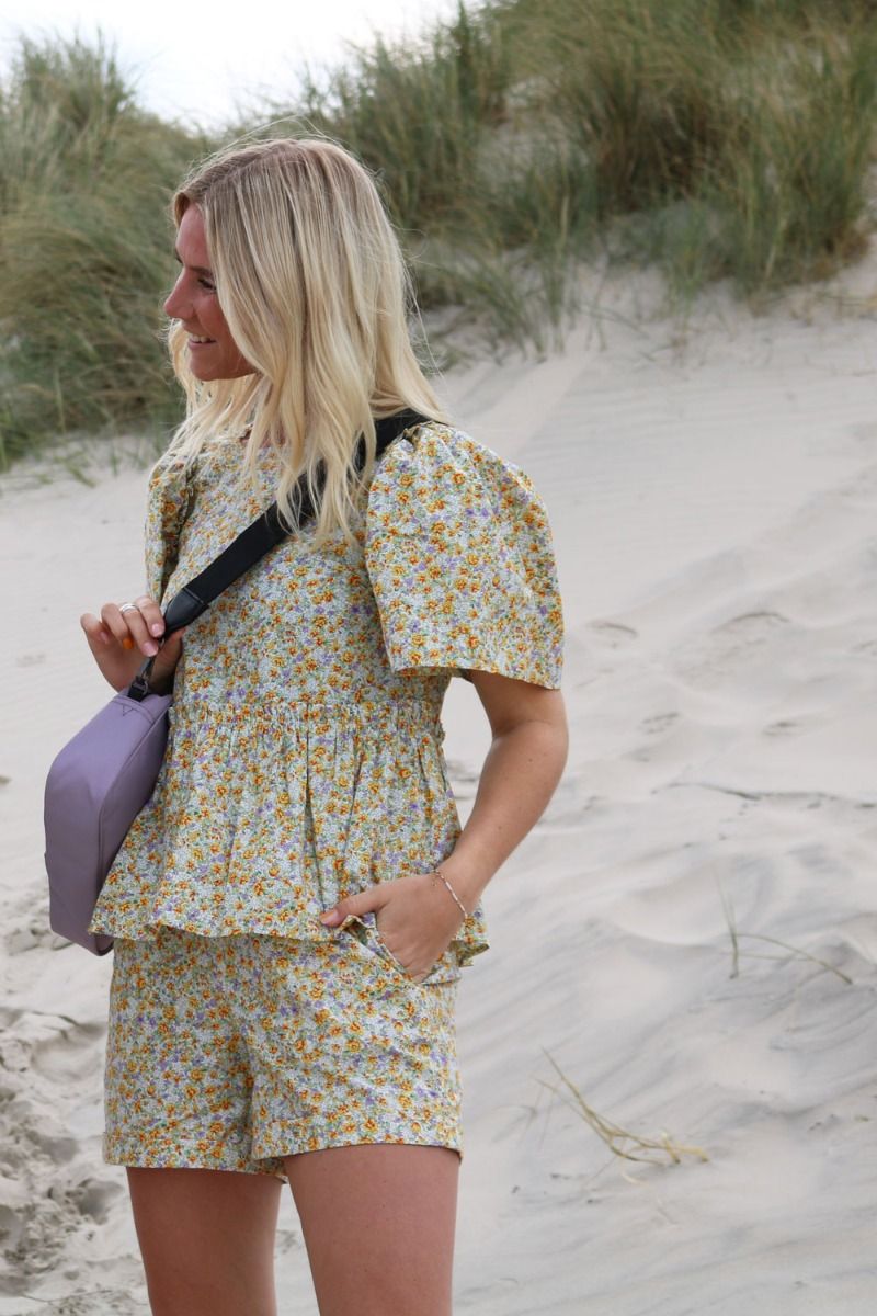 Pieces - Bluse - PC Mathilda SS Top - Cloud Dancer/Yellow