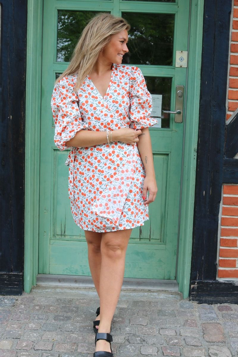 Pieces - Kjole - PC Fruit 2/4 Wrap Dress - Bright White