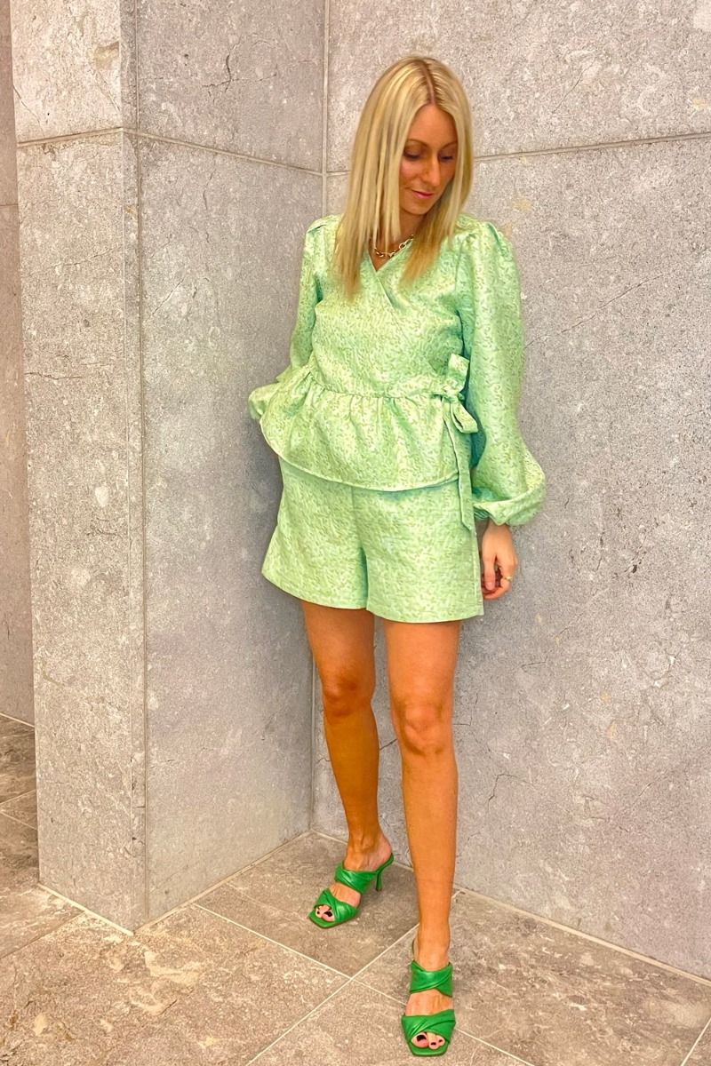 Pieces - Shorts - PC Eli HW Shorts - Daiquiri Green Small Flowers