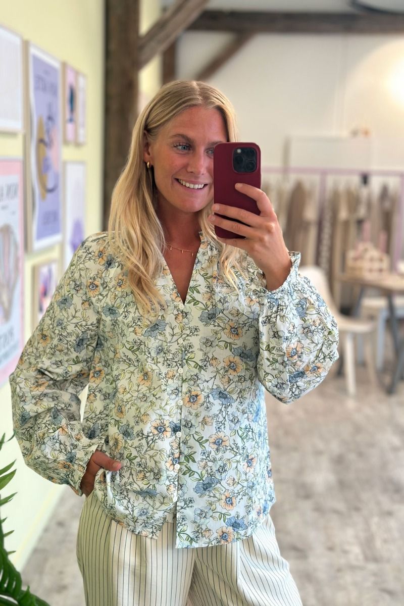 Pieces - Skjorte - PC Amaryl LS Shirt - Cloud Dance/Flower