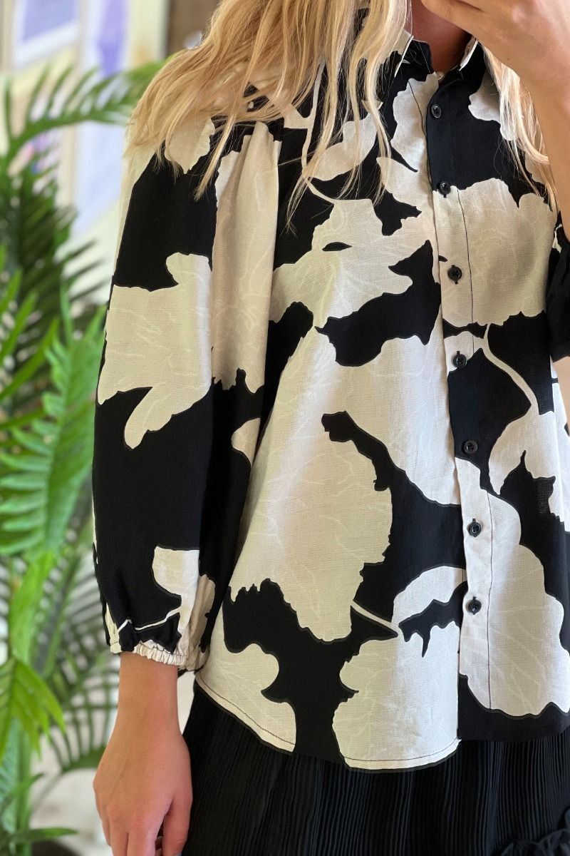 Sisters Point - Skjorte - GOLD-SH10 - Black/Flower Beige