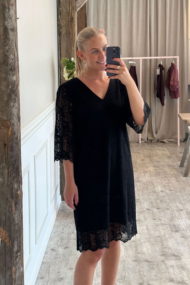 Sisters Point - Kjole - Emore-DR1 - Black