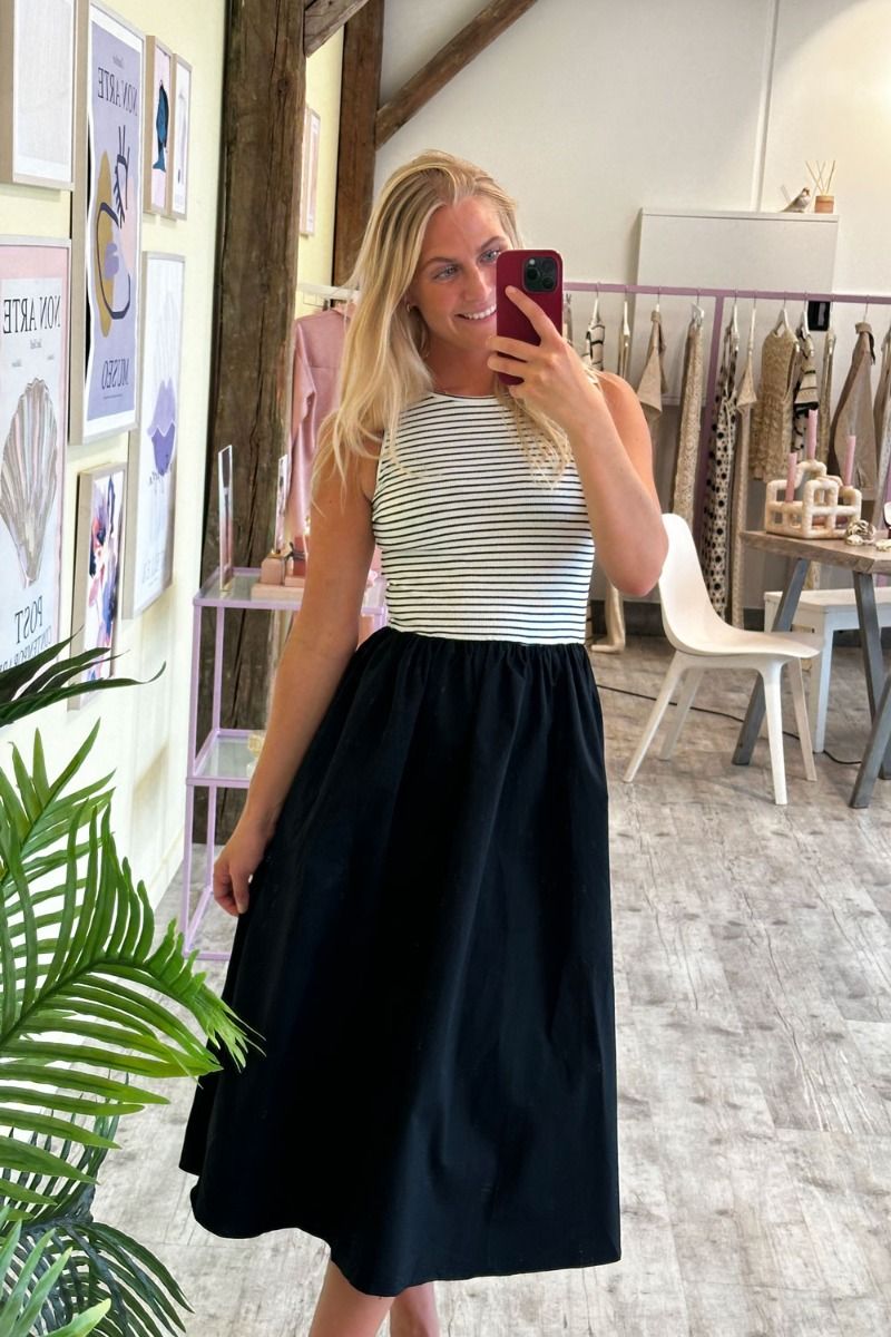 Sisters Point - Kjole - Grace-DR1 - Black/Stripe