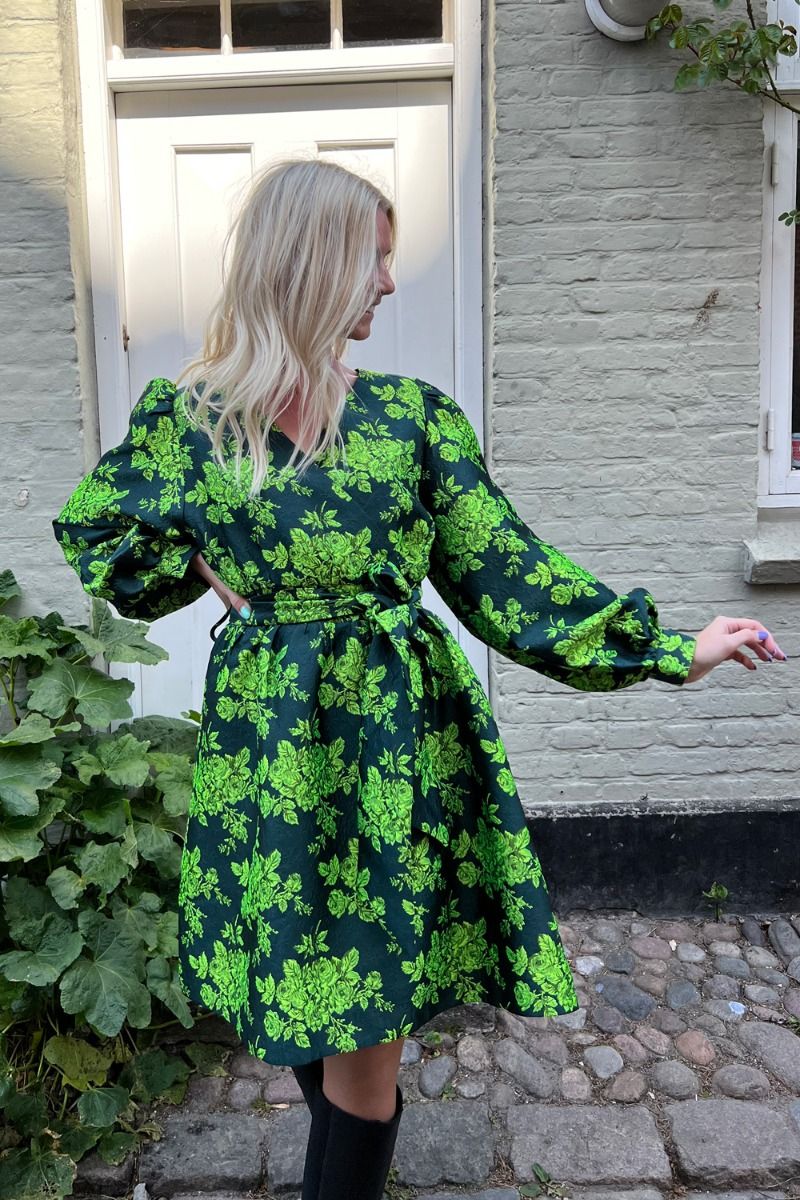 Y.A.S - Kjole - YAS Bowlow LS Wrap Dress - CA Black Below